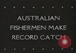 Immagine di I pescatori australiano Queensland Australia, 1944, secondo 5 filmato di repertorio 65675061530