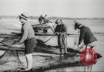 Immagine di I pescatori australiano Queensland Australia, 1944, secondo 8 filmato di repertorio 65675061530