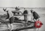 Immagine di I pescatori australiano Queensland Australia, 1944, secondo 10 filmato di repertorio 65675061530