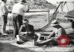 Immagine di I pescatori australiano Queensland Australia, 1944, secondo 14 filmato di repertorio 65675061530
