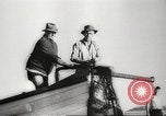 Immagine di I pescatori australiano Queensland Australia, 1944, secondo 16 filmato di repertorio 65675061530