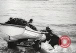 Immagine di I pescatori australiano Queensland Australia, 1944, secondo 21 filmato di repertorio 65675061530