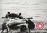 Immagine di I pescatori australiano Queensland Australia, 1944, secondo 22 filmato di repertorio 65675061530