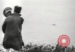 Immagine di I pescatori australiano Queensland Australia, 1944, secondo 31 filmato di repertorio 65675061530