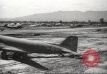 Standbild Allied P-40 Flugzeuge bombardieren Japanisch an Myitkina in Zweiten Weltkrieg Birma, 1944, aus Sekunde 14 historischem Filmmaterial Videoclip 65675061532