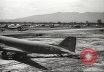 Standbild Allied P-40 Flugzeuge bombardieren Japanisch an Myitkina in Zweiten Weltkrieg Birma, 1944, aus Sekunde 16 historischem Filmmaterial Videoclip 65675061532