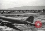 Standbild Allied P-40 Flugzeuge bombardieren Japanisch an Myitkina in Zweiten Weltkrieg Birma, 1944, aus Sekunde 17 historischem Filmmaterial Videoclip 65675061532