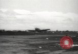 Standbild Allied P-40 Flugzeuge bombardieren Japanisch an Myitkina in Zweiten Weltkrieg Birma, 1944, aus Sekunde 18 historischem Filmmaterial Videoclip 65675061532
