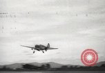 Standbild Allied P-40 Flugzeuge bombardieren Japanisch an Myitkina in Zweiten Weltkrieg Birma, 1944, aus Sekunde 21 historischem Filmmaterial Videoclip 65675061532