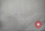 Standbild Allied P-40 Flugzeuge bombardieren Japanisch an Myitkina in Zweiten Weltkrieg Birma, 1944, aus Sekunde 22 historischem Filmmaterial Videoclip 65675061532
