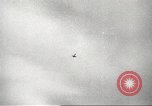 Standbild Allied P-40 Flugzeuge bombardieren Japanisch an Myitkina in Zweiten Weltkrieg Birma, 1944, aus Sekunde 32 historischem Filmmaterial Videoclip 65675061532