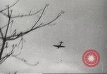 Standbild Allied P-40 Flugzeuge bombardieren Japanisch an Myitkina in Zweiten Weltkrieg Birma, 1944, aus Sekunde 42 historischem Filmmaterial Videoclip 65675061532