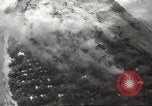 Standbild Allied P-40 Flugzeuge bombardieren Japanisch an Myitkina in Zweiten Weltkrieg Birma, 1944, aus Sekunde 54 historischem Filmmaterial Videoclip 65675061532