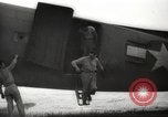 Standbild Allied P-40 Flugzeuge bombardieren Japanisch an Myitkina in Zweiten Weltkrieg Birma, 1944, aus Sekunde 56 historischem Filmmaterial Videoclip 65675061532
