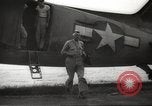 Standbild Allied P-40 Flugzeuge bombardieren Japanisch an Myitkina in Zweiten Weltkrieg Birma, 1944, aus Sekunde 57 historischem Filmmaterial Videoclip 65675061532