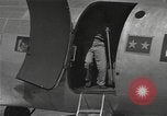 Standbild Oberst Lewis eine Pick Myitkyina Myanmar, 1944, aus Sekunde 27 historischem Filmmaterial Videoclip 65675061589