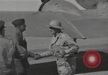 Standbild Oberst Lewis eine Pick Myitkyina Myanmar, 1944, aus Sekunde 35 historischem Filmmaterial Videoclip 65675061589