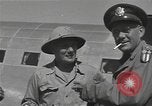 Standbild Oberst Lewis eine Pick Myitkyina Myanmar, 1944, aus Sekunde 42 historischem Filmmaterial Videoclip 65675061589