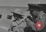 Standbild Oberst Lewis eine Pick Myitkyina Myanmar, 1944, aus Sekunde 44 historischem Filmmaterial Videoclip 65675061589