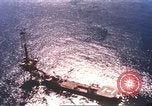 Standbild Offshore Oil Rig Atlantik, 1965, aus Sekunde 7 historischem Filmmaterial Videoclip 65675061602