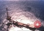 Standbild Offshore Oil Rig Atlantik, 1965, aus Sekunde 8 historischem Filmmaterial Videoclip 65675061602
