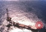 Standbild Offshore Oil Rig Atlantik, 1965, aus Sekunde 9 historischem Filmmaterial Videoclip 65675061602
