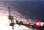 Standbild Offshore Oil Rig Atlantik, 1965, aus Sekunde 15 historischem Filmmaterial Videoclip 65675061602