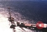 Standbild Offshore Oil Rig Atlantik, 1965, aus Sekunde 16 historischem Filmmaterial Videoclip 65675061602