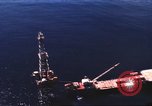 Standbild Offshore Oil Rig Atlantik, 1965, aus Sekunde 27 historischem Filmmaterial Videoclip 65675061602