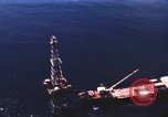 Standbild Offshore Oil Rig Atlantik, 1965, aus Sekunde 28 historischem Filmmaterial Videoclip 65675061602