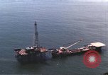 Standbild Offshore Oil Rig Atlantik, 1965, aus Sekunde 35 historischem Filmmaterial Videoclip 65675061602