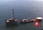 Standbild Offshore Oil Rig Atlantik, 1965, aus Sekunde 36 historischem Filmmaterial Videoclip 65675061602