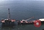 Standbild Offshore Oil Rig Atlantik, 1965, aus Sekunde 40 historischem Filmmaterial Videoclip 65675061602