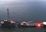 Standbild Offshore Oil Rig Atlantik, 1965, aus Sekunde 43 historischem Filmmaterial Videoclip 65675061602