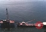 Standbild Offshore Oil Rig Atlantik, 1965, aus Sekunde 44 historischem Filmmaterial Videoclip 65675061602