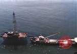 Standbild Offshore Oil Rig Atlantik, 1965, aus Sekunde 45 historischem Filmmaterial Videoclip 65675061602