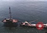 Standbild Offshore Oil Rig Atlantik, 1965, aus Sekunde 46 historischem Filmmaterial Videoclip 65675061602