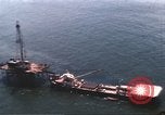 Standbild Offshore Oil Rig Atlantik, 1965, aus Sekunde 50 historischem Filmmaterial Videoclip 65675061602