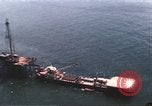 Standbild Offshore Oil Rig Atlantik, 1965, aus Sekunde 51 historischem Filmmaterial Videoclip 65675061602