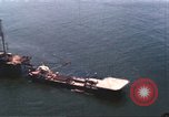 Standbild Offshore Oil Rig Atlantik, 1965, aus Sekunde 53 historischem Filmmaterial Videoclip 65675061602