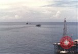 Standbild Offshore Oil Rig Atlantik, 1965, aus Sekunde 57 historischem Filmmaterial Videoclip 65675061602