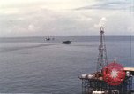 Standbild Offshore Oil Rig Atlantik, 1965, aus Sekunde 59 historischem Filmmaterial Videoclip 65675061602