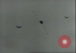 Standbild 8 Luftwaffen Besatzungsmitglieder Nordsee, 1945, aus Sekunde 18 historischem Filmmaterial Videoclip 65675061612