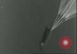 Standbild 8 Luftwaffen Besatzungsmitglieder Nordsee, 1945, aus Sekunde 28 historischem Filmmaterial Videoclip 65675061612