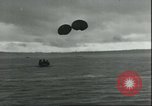 Standbild 8 Luftwaffen Besatzungsmitglieder Nordsee, 1945, aus Sekunde 31 historischem Filmmaterial Videoclip 65675061612