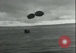Standbild 8 Luftwaffen Besatzungsmitglieder Nordsee, 1945, aus Sekunde 32 historischem Filmmaterial Videoclip 65675061612
