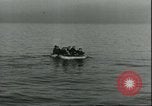 Standbild 8 Luftwaffen Besatzungsmitglieder Nordsee, 1945, aus Sekunde 34 historischem Filmmaterial Videoclip 65675061612
