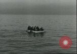 Standbild 8 Luftwaffen Besatzungsmitglieder Nordsee, 1945, aus Sekunde 36 historischem Filmmaterial Videoclip 65675061612