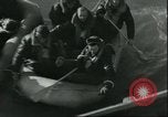 Standbild 8 Luftwaffen Besatzungsmitglieder Nordsee, 1945, aus Sekunde 37 historischem Filmmaterial Videoclip 65675061612
