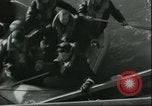 Standbild 8 Luftwaffen Besatzungsmitglieder Nordsee, 1945, aus Sekunde 38 historischem Filmmaterial Videoclip 65675061612